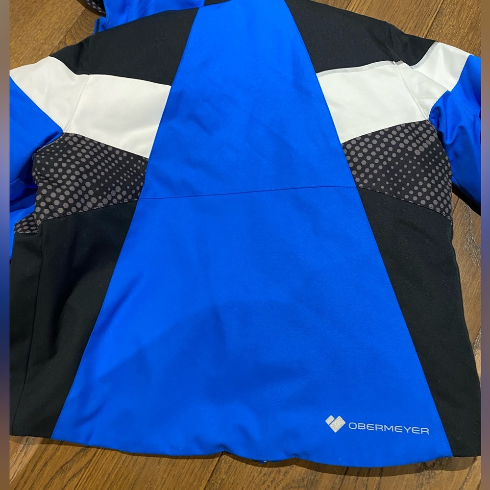 Like New Size 6 Obermeyer Ski Jacket. Hardly used and very warm.